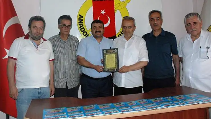 Başkan Gürbüz Dağ'a AHİ Evran'iİle İlgili Pano Takdim Etti