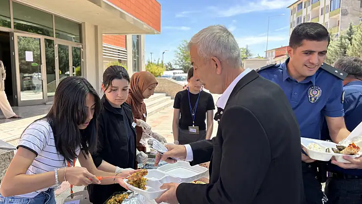 Hami Aydınlar Çok Programlı Lisesi 'Hayır Çarşısı' Etkinliği