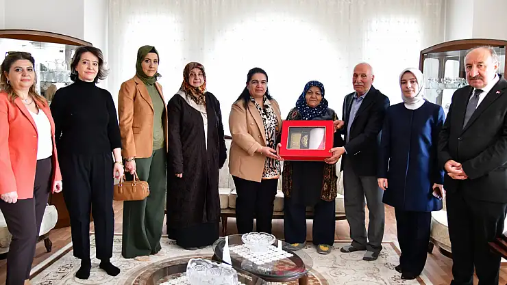 Hanımefendi Selda Yavuz, Şehit Ailelerini Ziyaret Etti