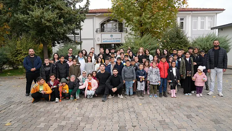 Hasırcılar Kültür Merkezi'nde Kitap Okuma ve Tiyatro Etkinlikleri