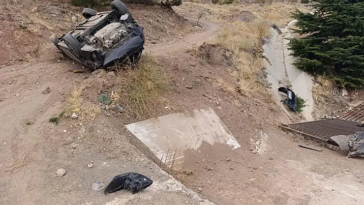 Hekimhan'da Otomobil Drenaj Kanalına Girdi, Sürücü Yaralandı