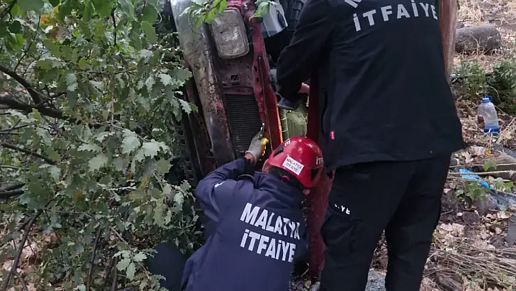 Hekimhan'da Yağış Kazaya Neden Oldu: Pikap Şarampole Uçtu, 2 Yaralı