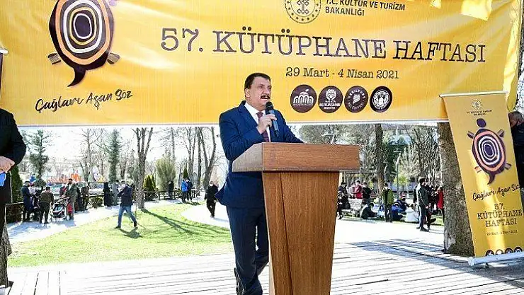 Her Kitabı Okuyun Ama Sadece Kuran-I Kerim'e Teslim Olun