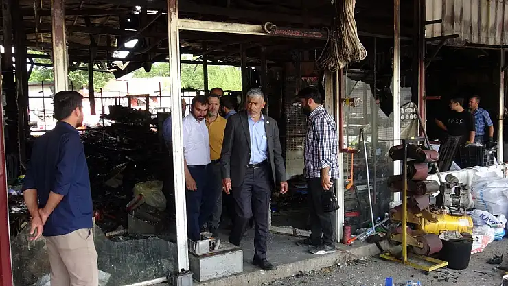 HÜDA PAR işyerleri yanan esnafı ziyaret etti
