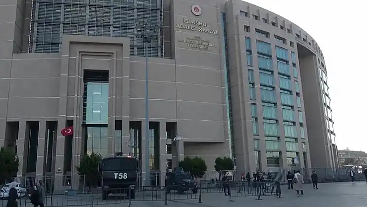 İBB'ye yönelik yolsuzluk soruşturmasında 24 şirkete kayyum atandı