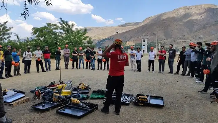 İHH'dan Elazığ'a Lojistik Merkezi ve Afet Eğitimi