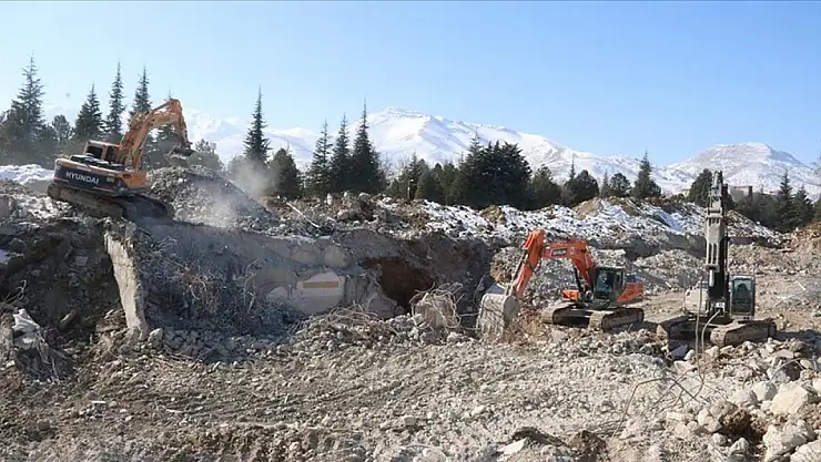 İnönü Üniversitesi depremin yaralarını sarıyor