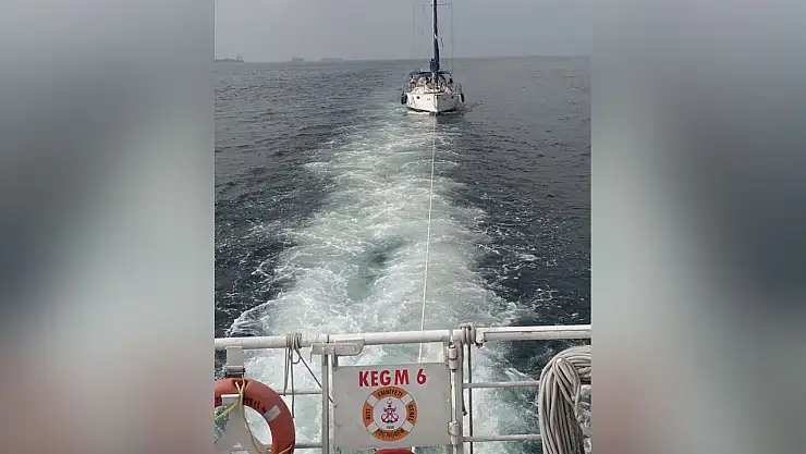 İstanbul açıklarında sürüklenen teknedeki 5 kişi kurtarıldı