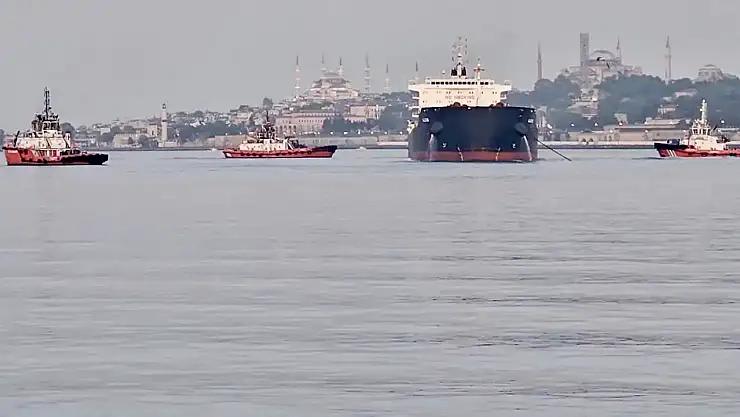 İstanbul Boğazı'nda gemi trafiği çift yönlü askıya alındı