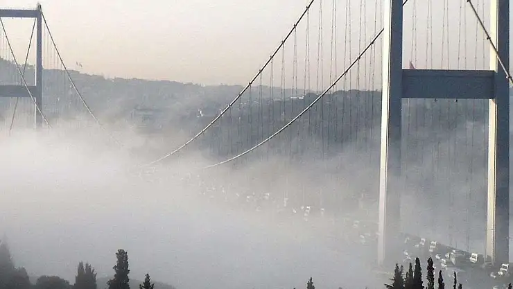 İstanbul Boğazı'nda gemi trafiği askıya alındı
