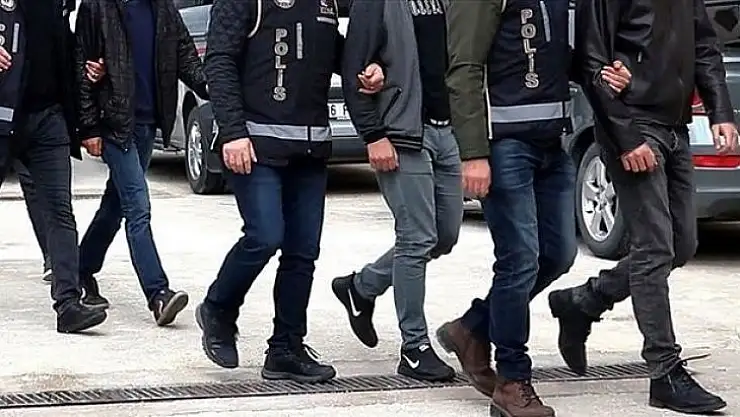 İzmir'de FETÖ operasyonunda 20 şüpheli yakalandı