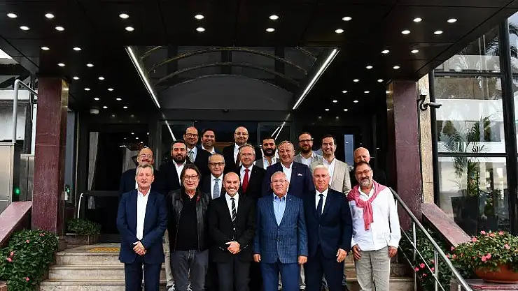 İzmir'in köklü kulüpleri Tunç Soyer'le buluştu