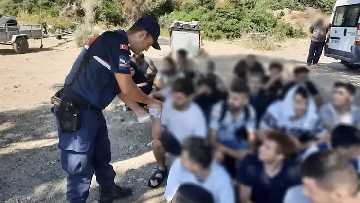 Jandarmadan Göçmen Kaçakçılarına Darbe: 69 Şüpheli Yakalandı, 47'si Tutuklandı