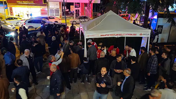 Kadir gecesinde Teravih Sonrası Salep İkramı