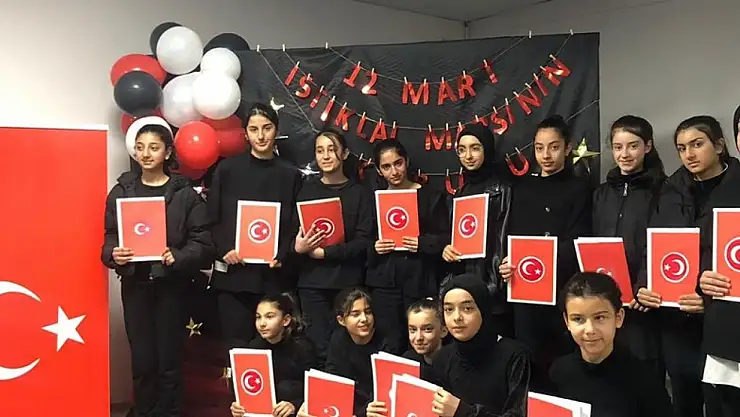 Kale'de 'İstiklal Marşı'nın Kabulü ve Mehmet Akif Ersoy'u Anma Günü' kutlandı