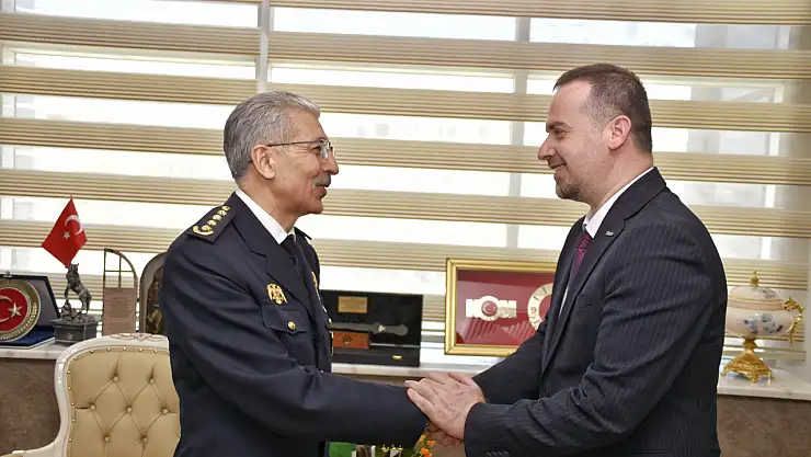 Karademir: 'Işıksız Sokaklarda Bizi Bekleyen Polislerimizle Gurur Duyuyoruz'