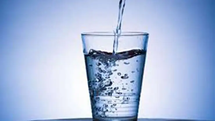 Kısa sürede 8 litre su içen kadın hastanelik oldu