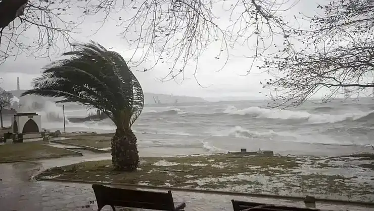 Kuzey Ege'de fırtına uyarısı
