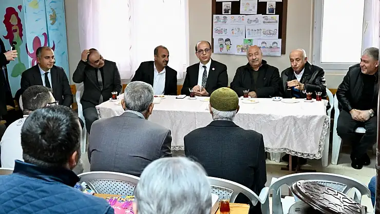 Mahmutlu Mahallesine 12 Kilometrelik Sathi Kaplama ve 2 Bin Ton Sıcak Asfalt