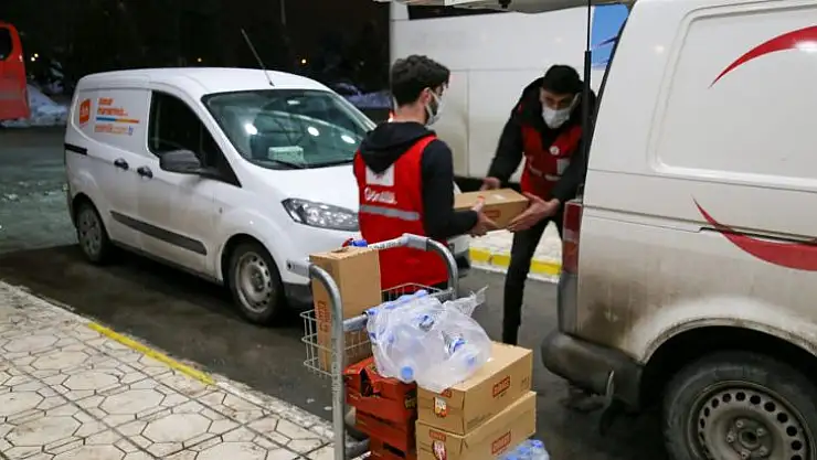 Mahsur Kalan Yolcuların İhtiyaçları Esenlik, Kızılay Ve Afad Tarafından Karşılanıyor