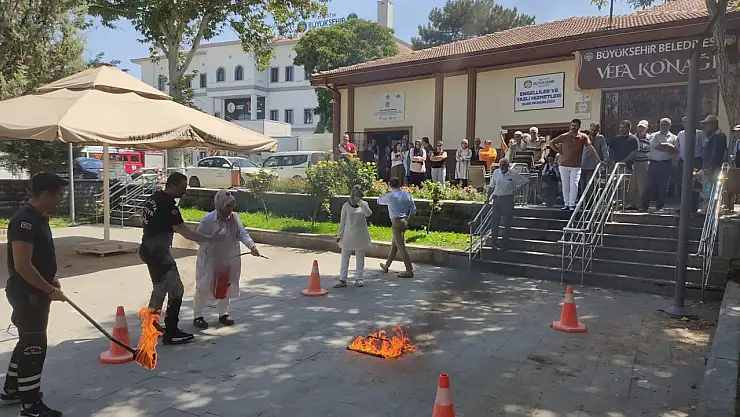 Malatya Büyükşehir Belediyesi 'Afetlere Hazırlık' Eğitimi Verdi