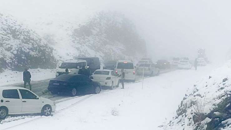 Malatya– Çelikhan Yolunda Yoğun Kar ve Tipi Ulaşımı Aksattı