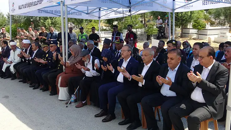 Malatya'da 15 Temmuz Şehitleri kabirleri başında dualarla anıldı