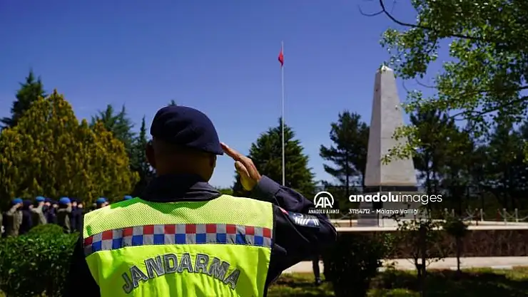 Malatya'da 2001'de askeri uçağın düşmesi sonucu şehit olan 34 asker anıldı