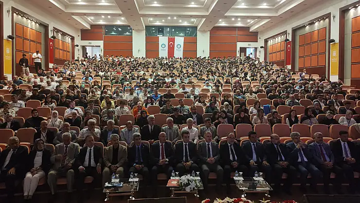 Malatya'da '3. Uluslararası İmam Hatip Öğrencileri Sempozyumu' düzenlendi