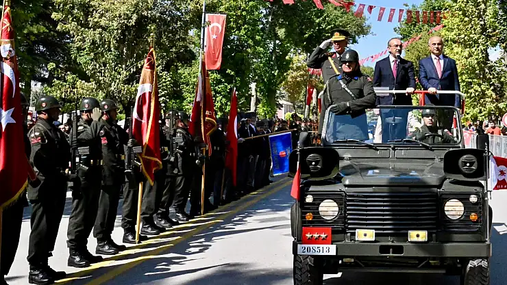 Malatya'da 30 Ağustos Zafer Bayramı ve Türk Silahlı Kuvvetleri Günü 103. Yıl Dönümü Coşkuyla Kutlandı
