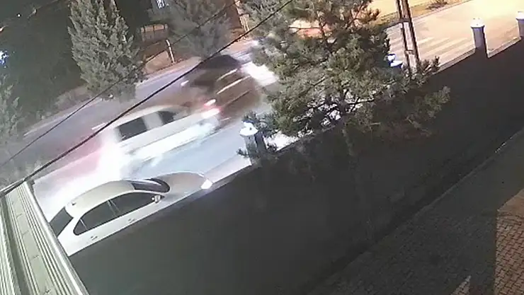 Malatya'da 6 kişinin yaralandığı zincirleme trafik kazası güvenlik kamerasında