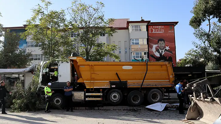 Malatya'da Kamyon Dehşeti! İnönü Caddesi'nde Ortalık Savaş Alanına Döndü