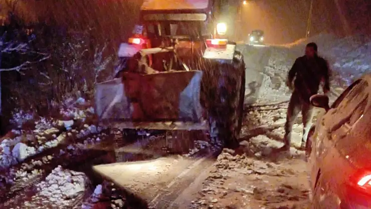 Malatya'da kar yağışı nedeniyle mahsur kalan vatandaşlar kurtarıldı