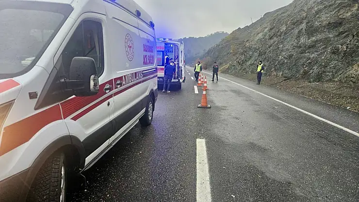 Malatya'da Lastiği Patlayan Otomobil Devrildi: Aynı Aileden 4 Yaralı