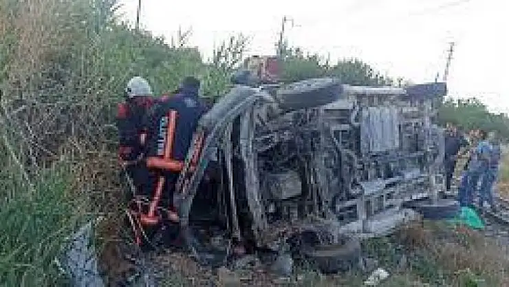 Malatya'da yük treniyle çarpışan minibüsteki 2 kişi yaralandı