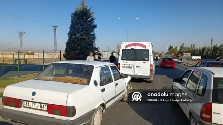 Malatya'da zincirleme trafik kazasında 5 kişi yaralandı