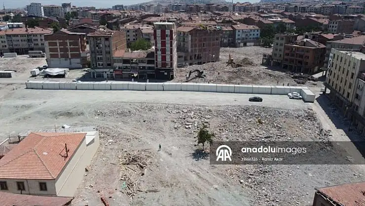 Malatya esnafı depremde yıkılan iş yerleri için 'can suyu' bekliyor
