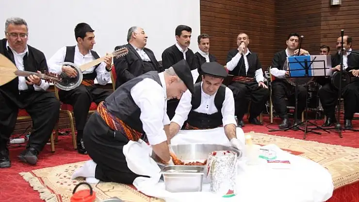Her Perşembe 'Kürsübaşı' Günü