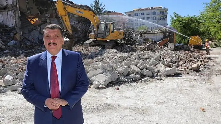 'Yeşil Kuşak' Projesi Kapsamında Atatürk Kız Lisesi Yıkılıyor