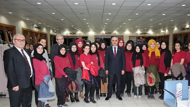 Tek Şart Yoksulluk…