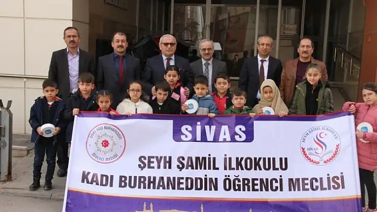 Hem Öğreniyor Hem De Yardım Ediyorlar...