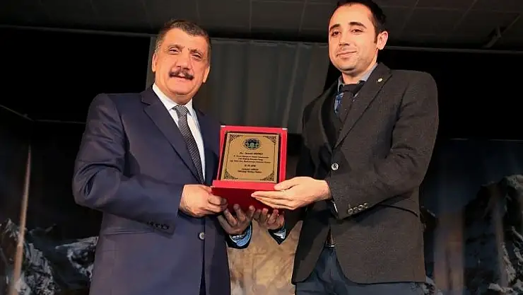 'Donan Biz Miyiz, Onlar Mı?' Adlı Tiyatro Oyunu İkinci Kez Sahnelendi