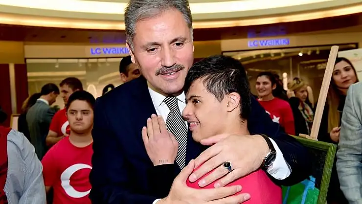 Down Sendromlu Çocuklardan Malatya'da Film Afişleri Sergisi