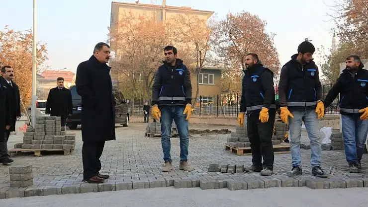 Fırat Mahallesinde Bordür ve Kilit Taş Çalışmaları Devam Ediyor