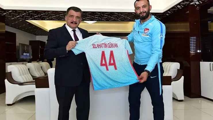 Ampute Milli Takım Kalecisi Karadağ, Başkan Gürkan'ı Ziyaret Etti