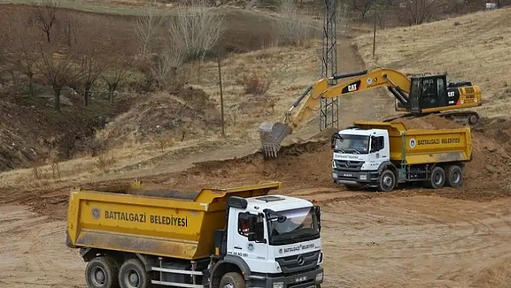Çamurlu Mahallesinde İmar Yolu Açma Çalışmaları Devam Ediyor
