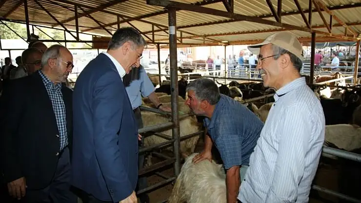 Başkan Yanılmaz, Hayvan Borsasını Ziyaret Etti