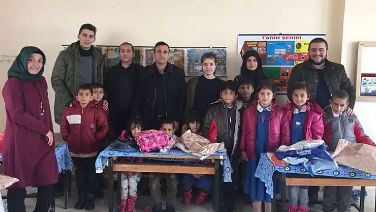 Lise Öğrencilerinden Minik Öğrencilere Destek