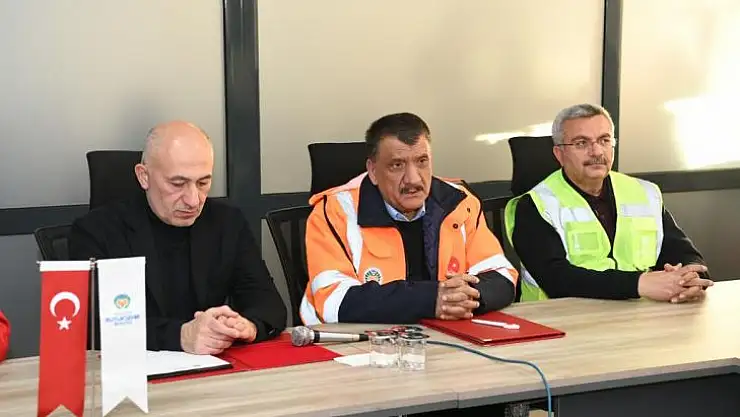 Malatya'lı İş İnsanı Ilıcak'tan 2000 Konteyner