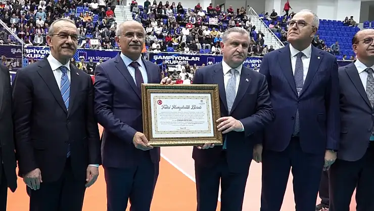 Malatya'nın Onur Belgesi Bakan Bak'a Takdim Edildi